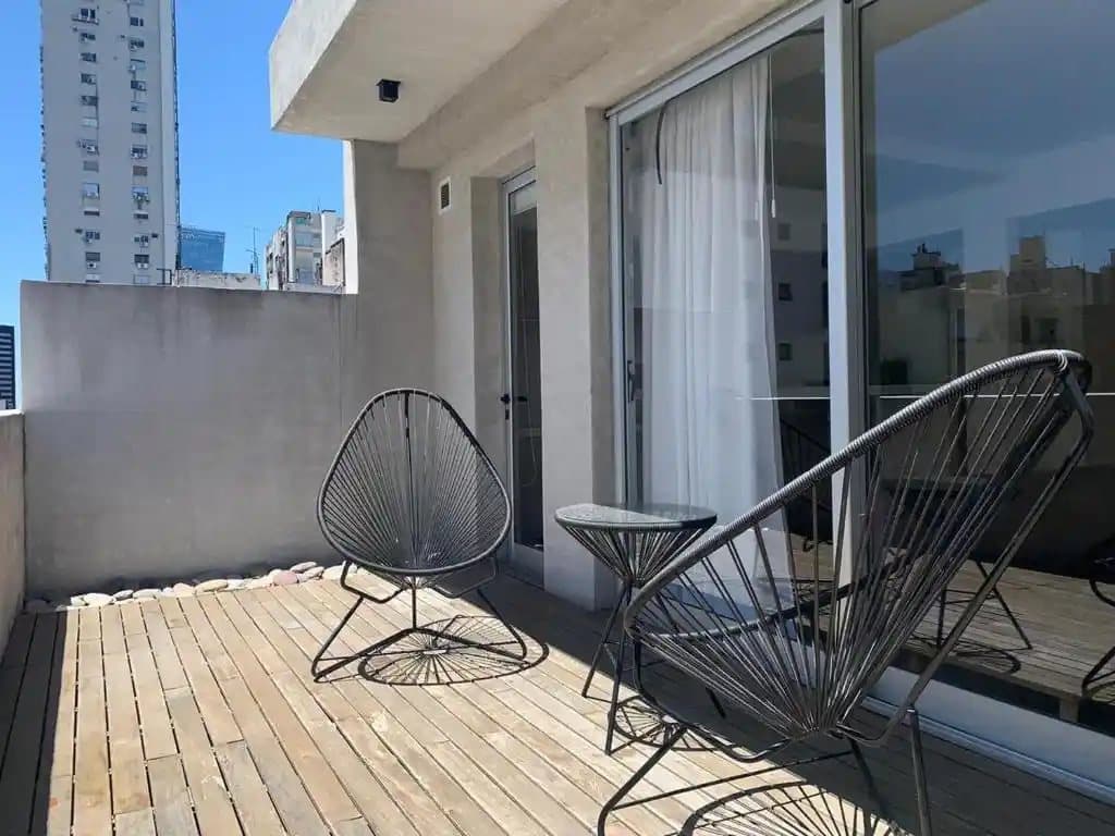 Balcón del departamento 2 ambientes con vista a la ciudad